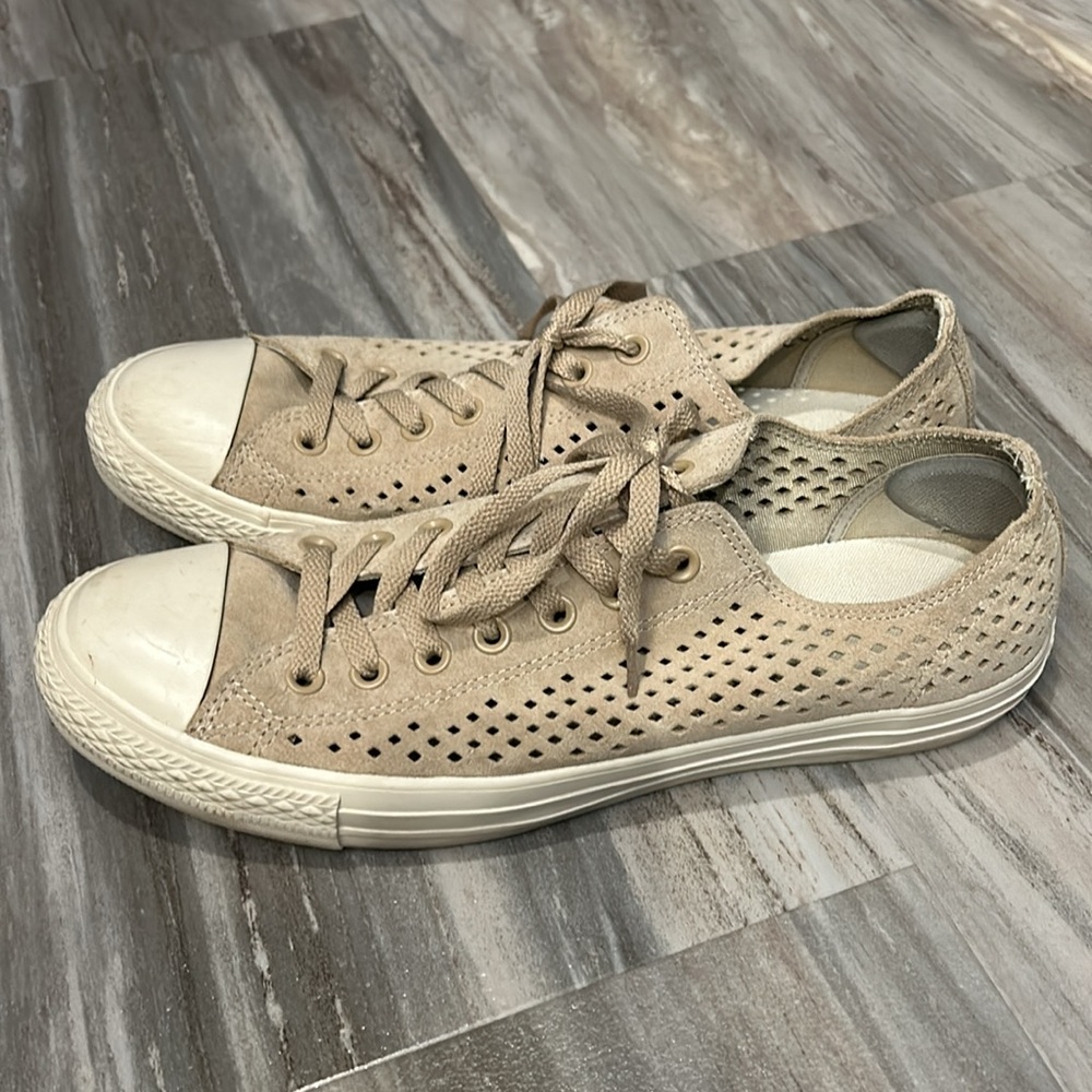 Converse Chuck Taylor All Stars low top perforated beige leather size Men’s 10.5